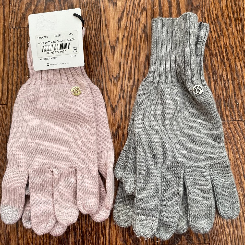New w/o Tags Lululemon M/L Merino Wool Be Toasty GRAY Gloves Snaps TECH Friendl